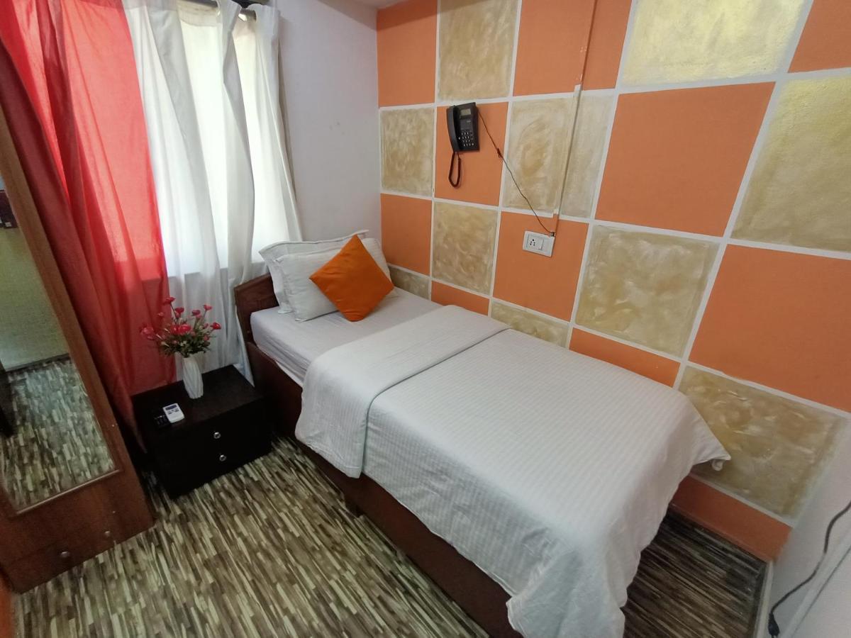 Kalpataru Hometel Mumbai (Bombay) Buitenkant foto